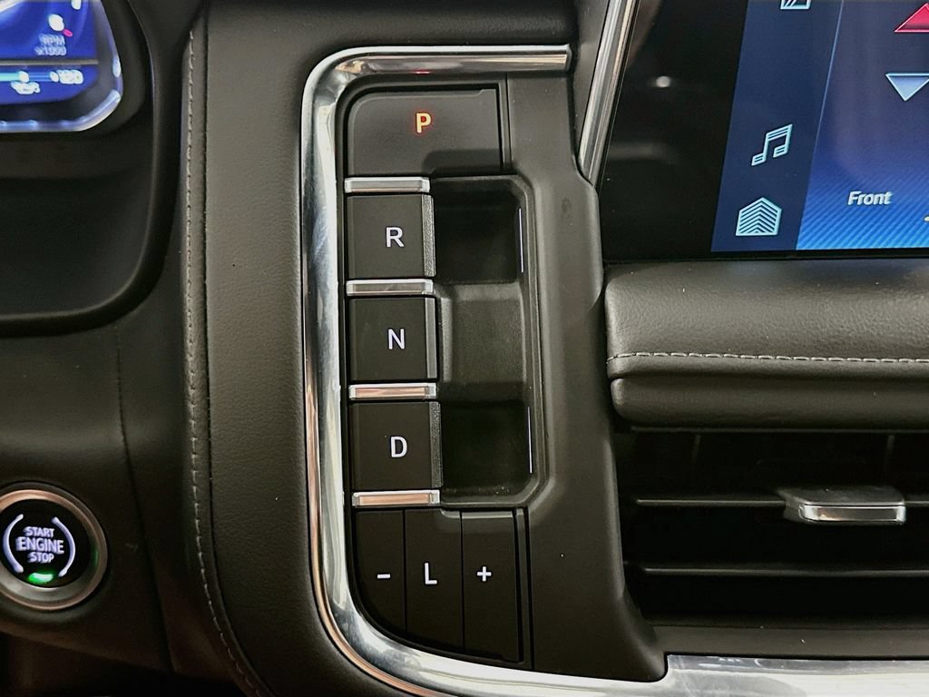 Used 2022 Chevrolet Suburban Z71 w/ Luxury Package AWD/4WD image 18