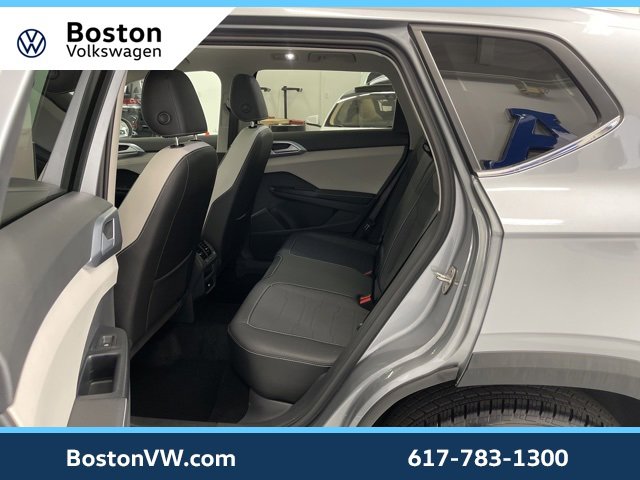 Used 2025 Volkswagen Taos SE w/ Panoramic Sunroof Package image 25