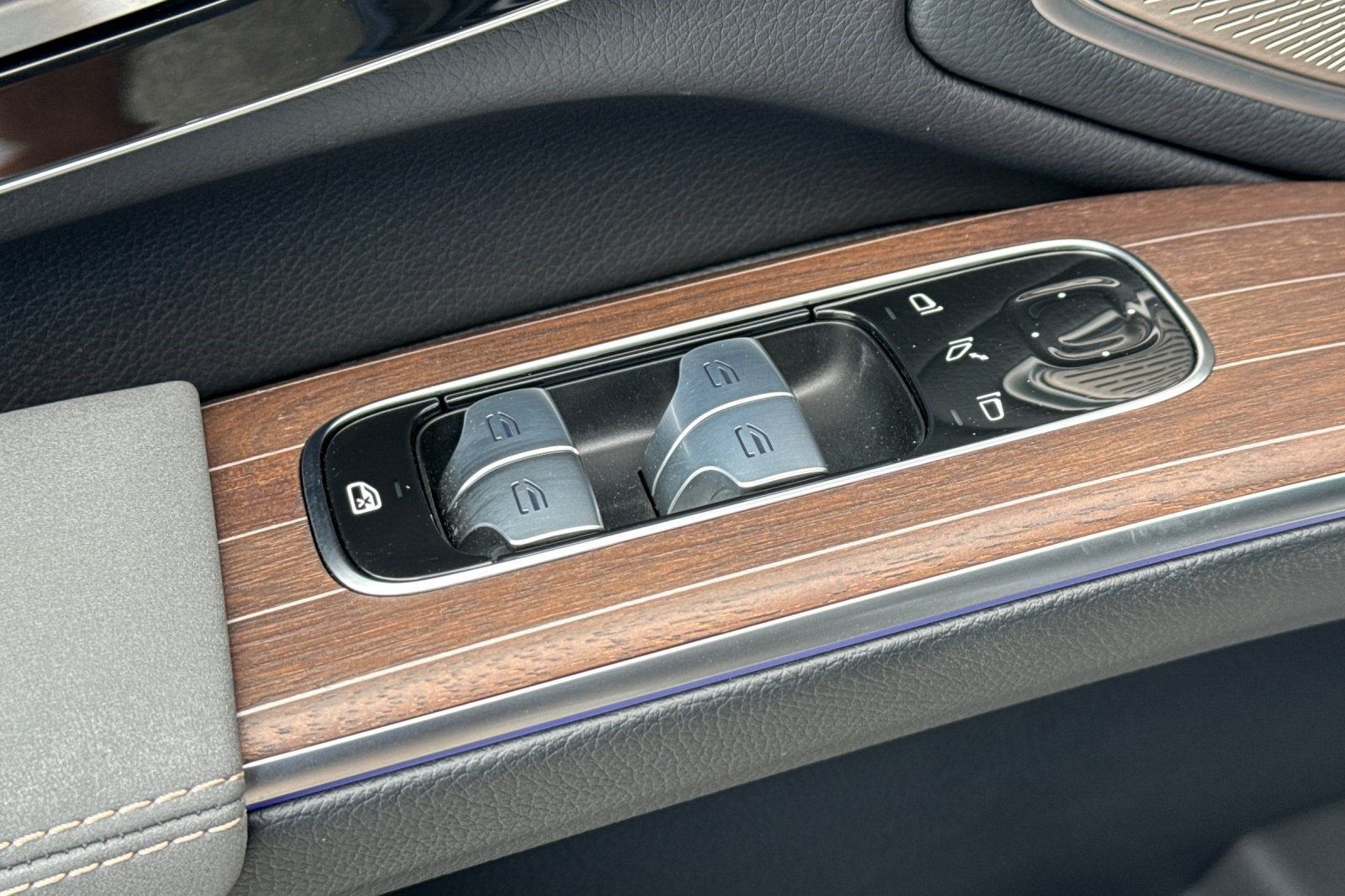 Used 2023 Mercedes-Benz EQS 580 4MATIC Sedan image 14