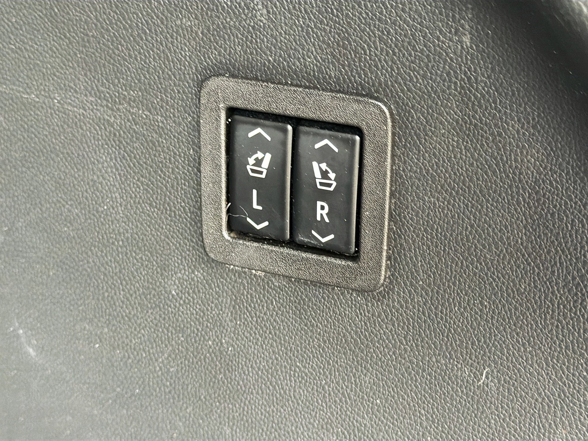 Used 2020 Buick Enclave Premium w/ Surround and Sites Package image 13