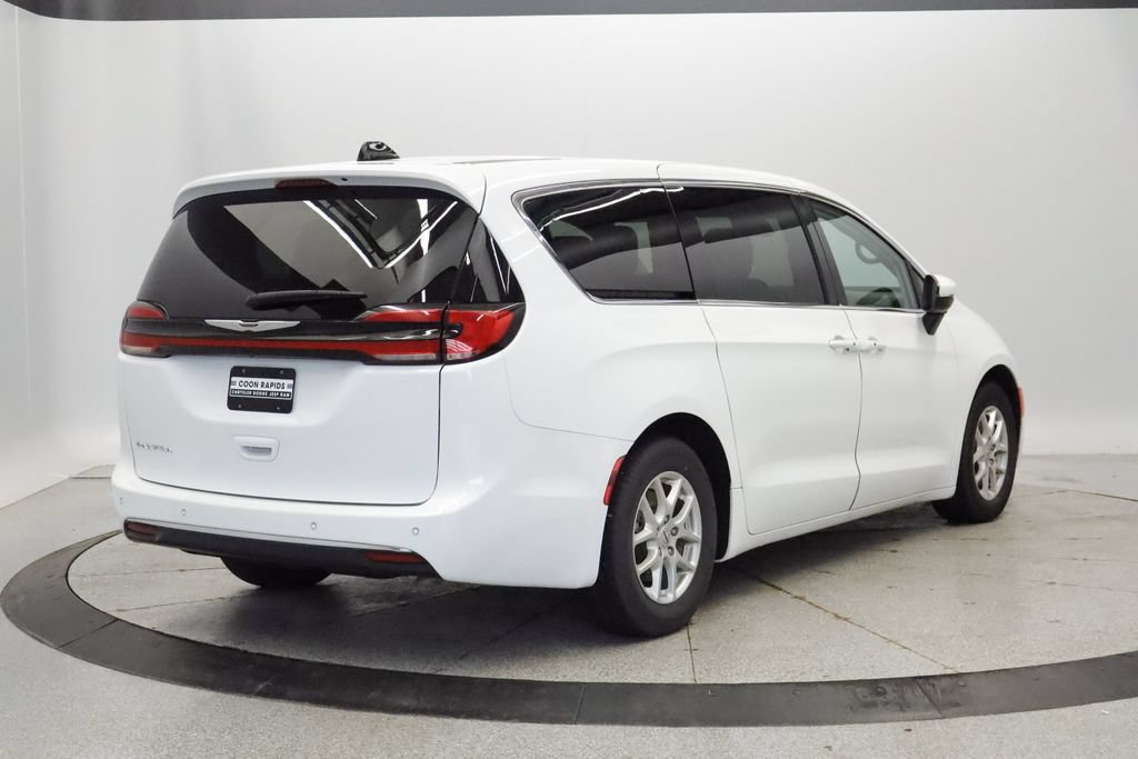 Certified 2023 Chrysler Pacifica Touring-L FWD image 6