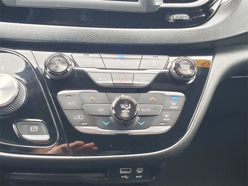 Used 2019 Chrysler Pacifica Touring Plus w/ S Appearance Package image 23