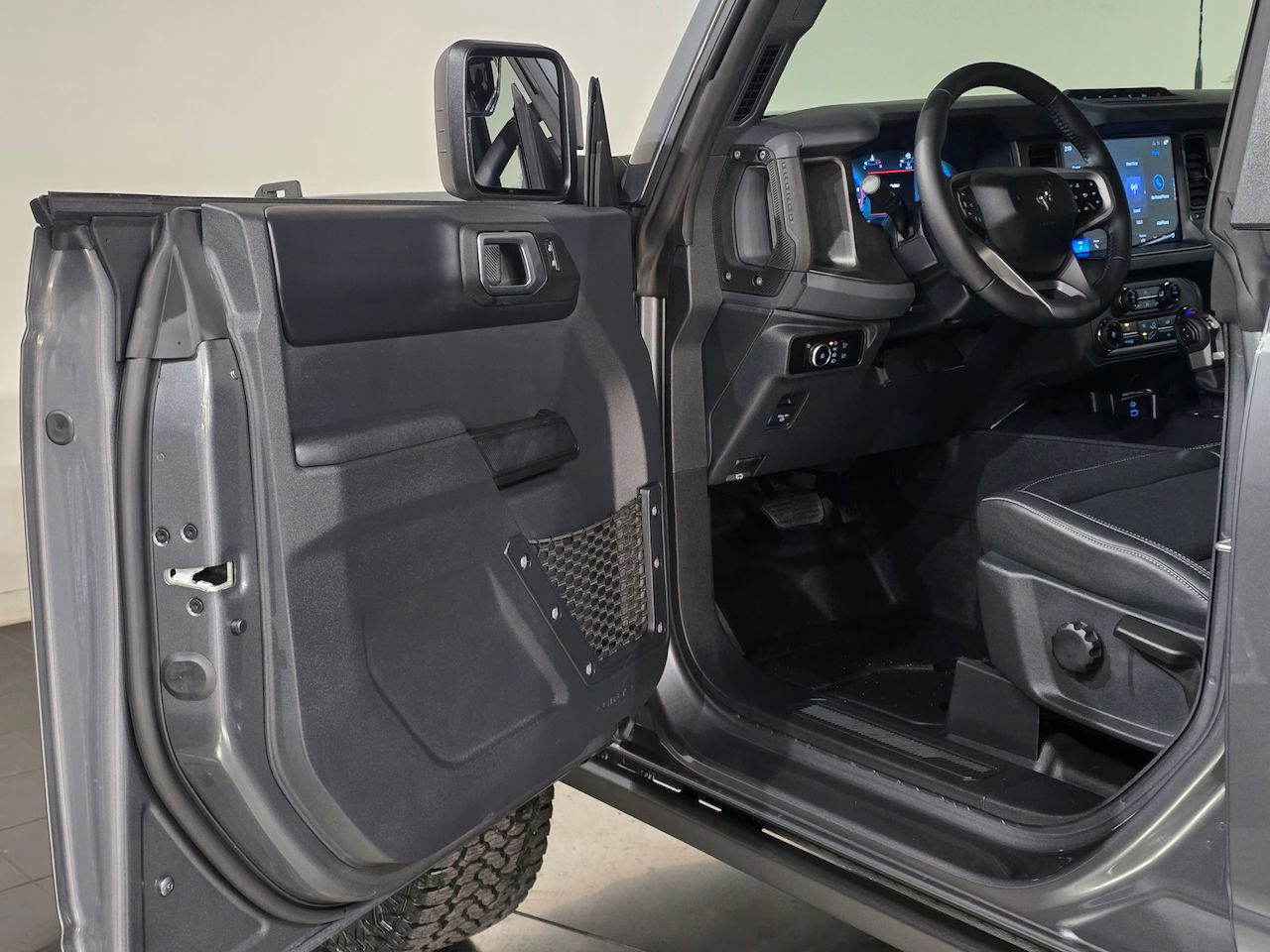 New 2025 Ford Bronco Badlands w/ Sasquatch Package AWD/4WD image 14