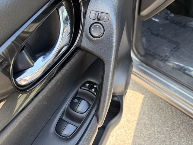 Used 2021 Nissan Rogue Sport SV FWD image 16