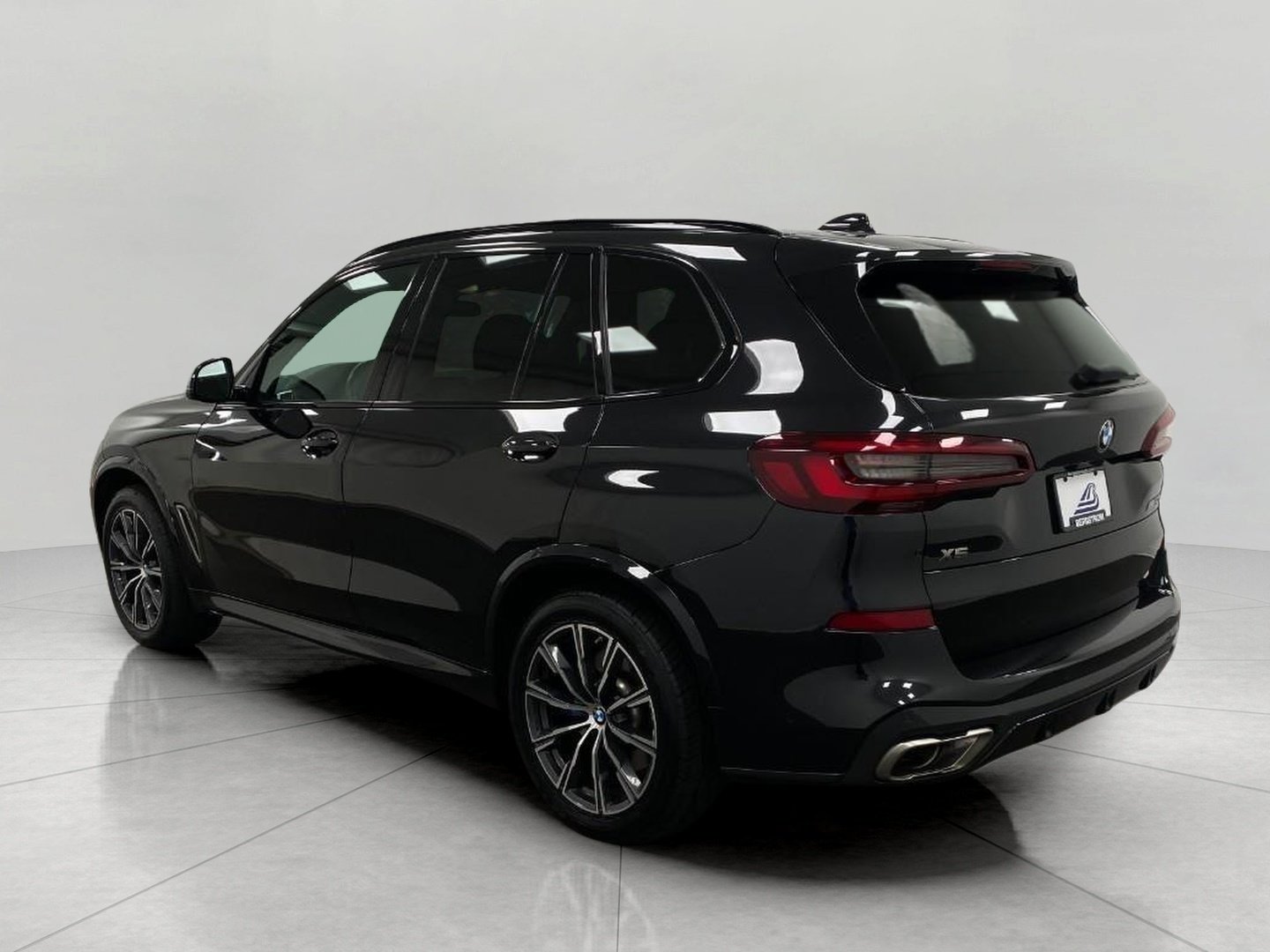 Used 2022 BMW X5 M50i w/ Parking Assistance Package AWD/4WD image 9