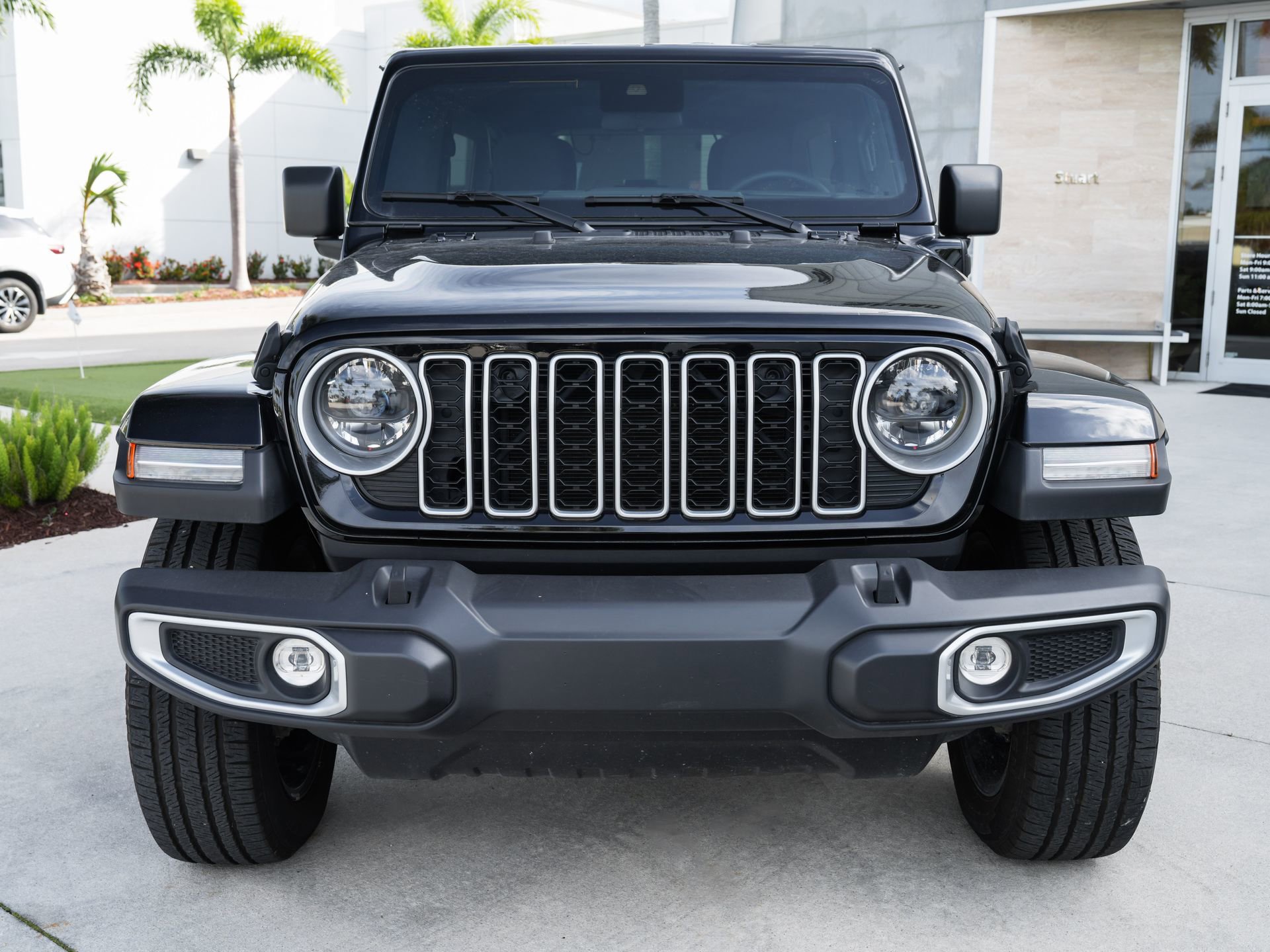 Used 2025 Jeep Wrangler Unlimited Sahara w/ Safety Group AWD/4WD image 5