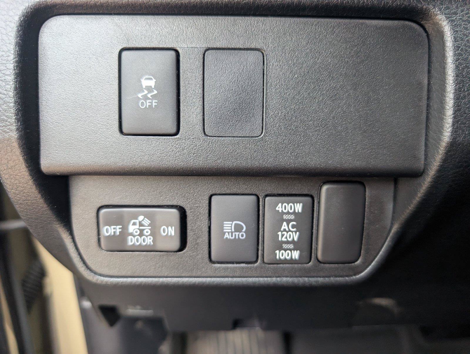 Used 2020 Toyota Tacoma TRD Sport AWD/4WD image 32