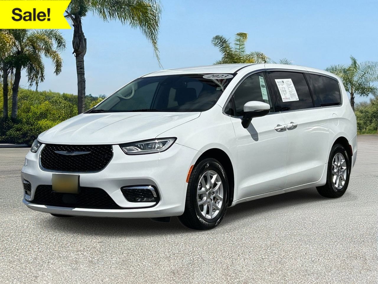 Used 2023 Chrysler Pacifica Touring-L image 1