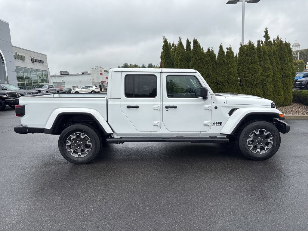 New 2026 Jeep Gladiator Sport AWD/4WD image 2