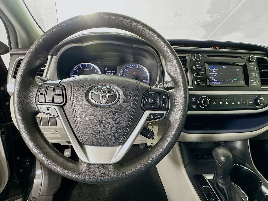 Used 2019 Toyota Highlander LE image 11