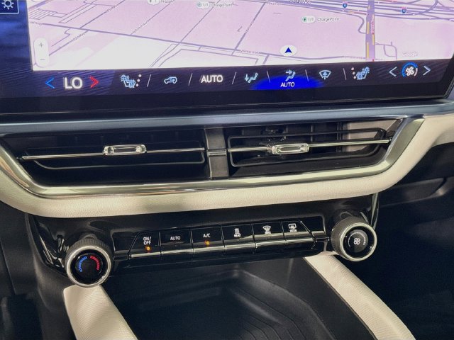 Used 2024 Chevrolet Equinox EV LT FWD image 18