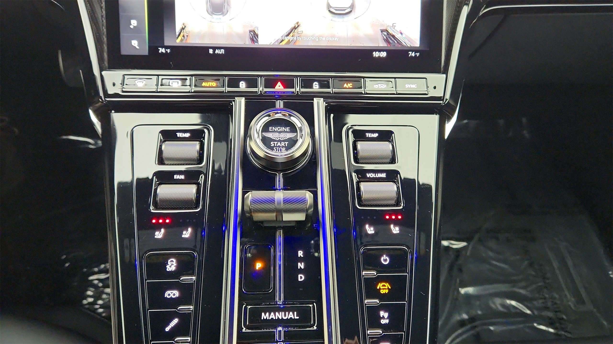 Used 2025 Aston Martin V8 Vantage Coupe image 13