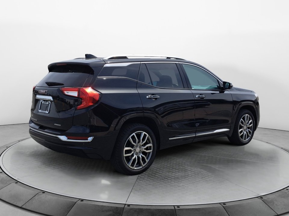 Used 2024 GMC Terrain Denali image 7