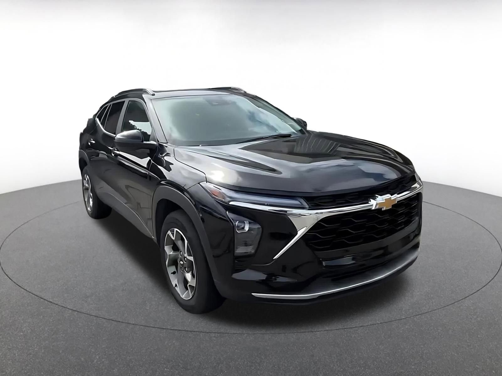 Used 2025 Chevrolet Trax LT w/ LT Convenience Package FWD image 3