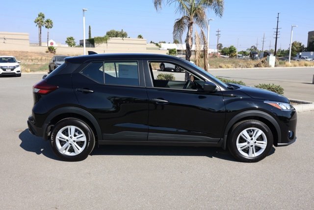 New 2025 Nissan Kicks Play S image 3