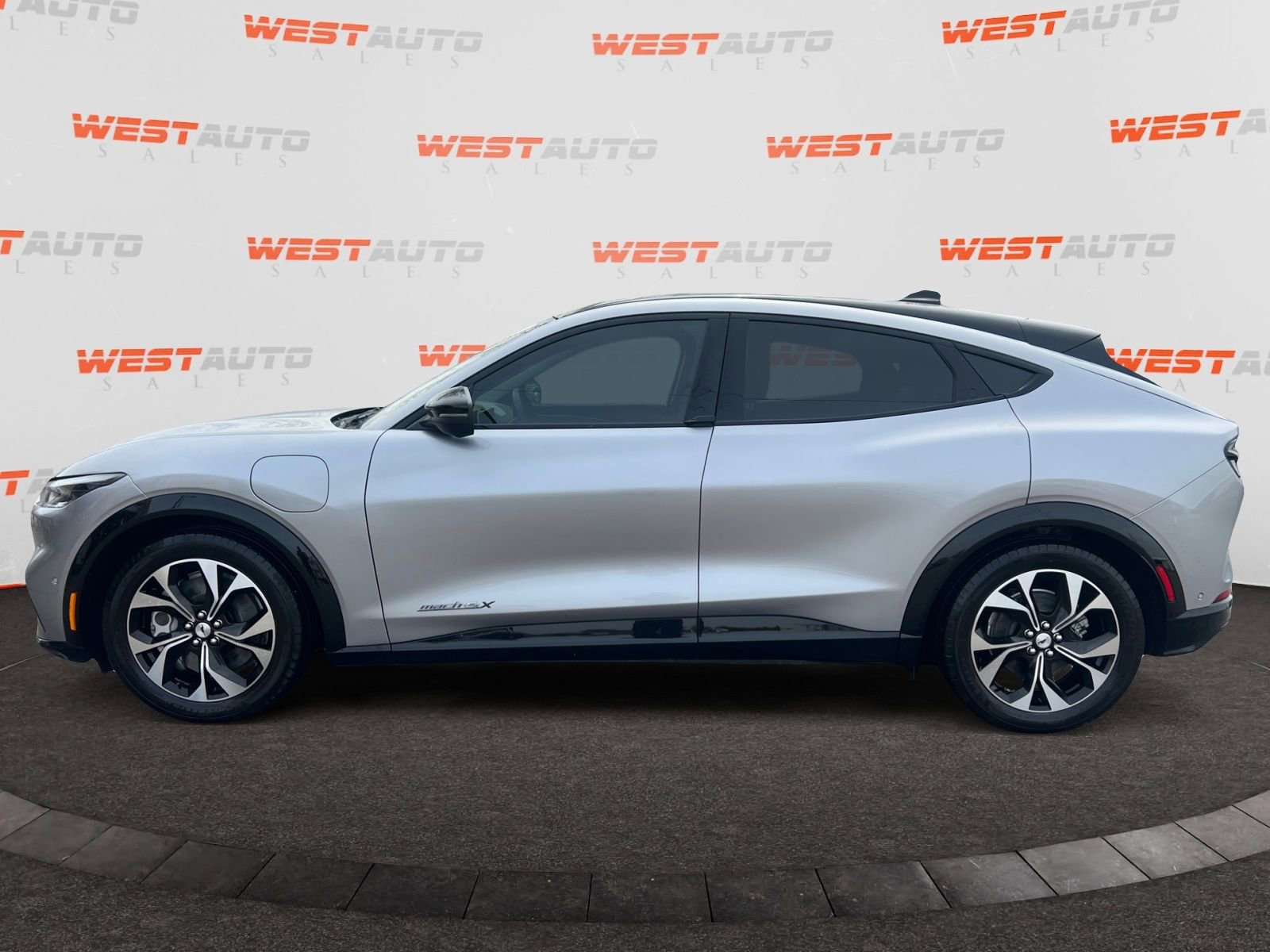 Used 2021 Ford Mustang Mach-E Premium image 2