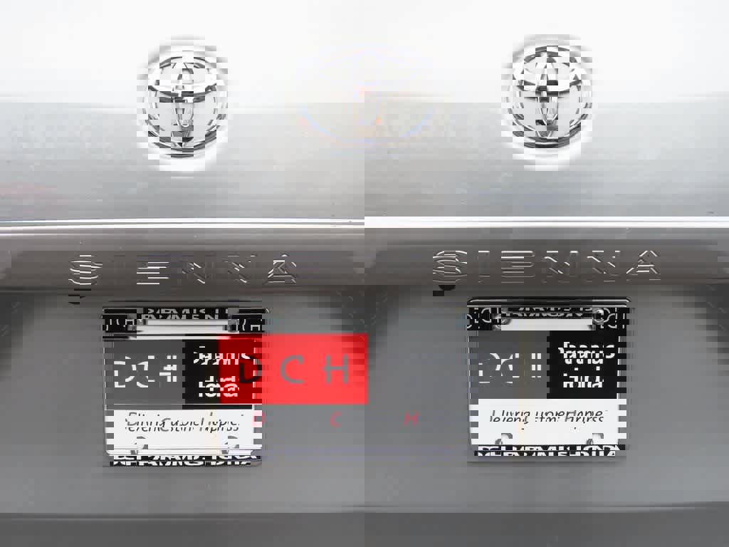 Used 2017 Toyota Sienna SE image 7