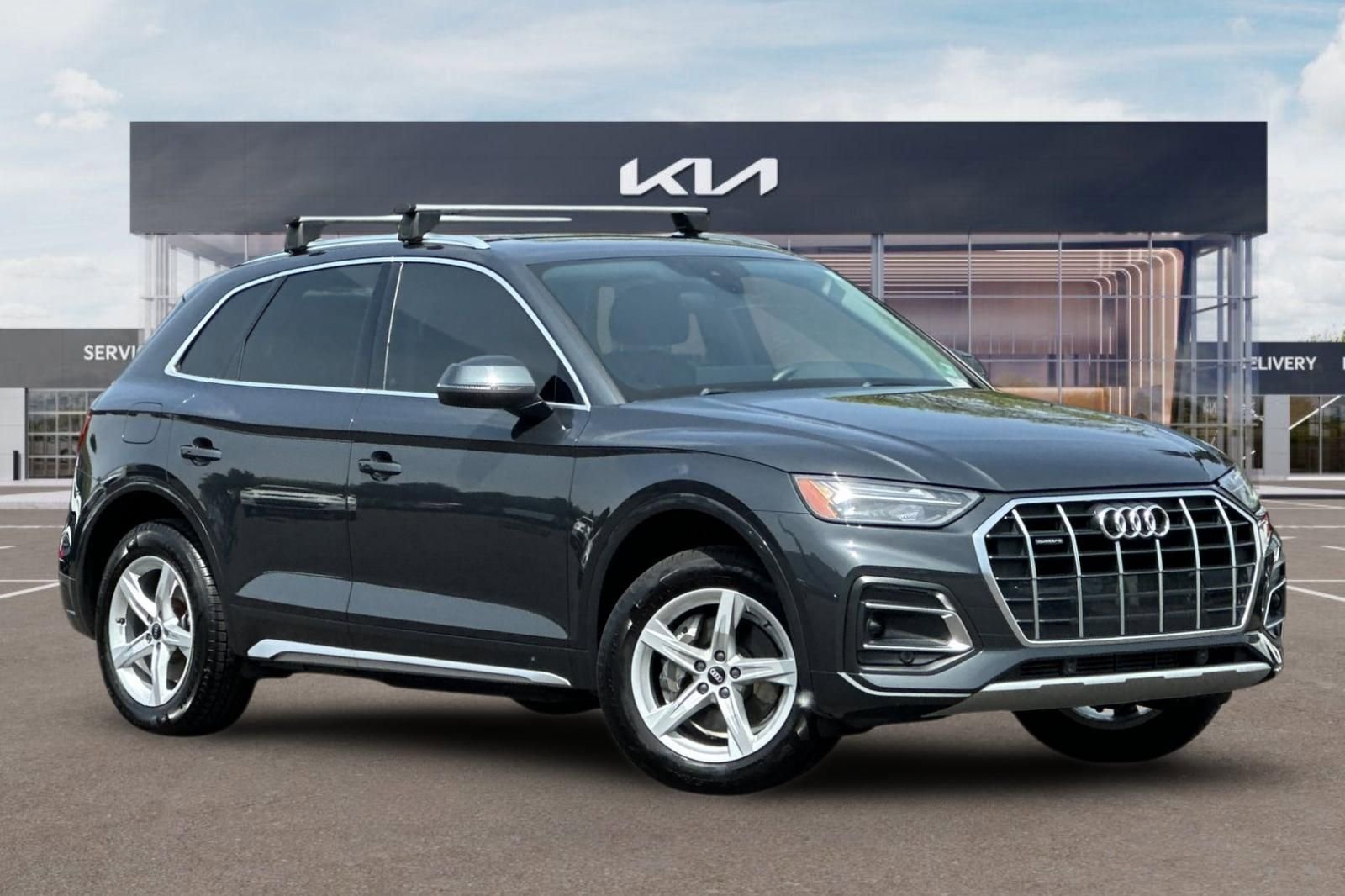 Used 2021 Audi Q5 2.0T Premium w/ Convenience Package AWD/4WD image 2