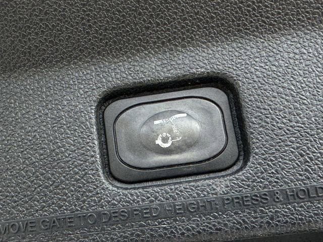 Used 2018 Ford Explorer XLT w/ Equipment Group 202A FWD image 33