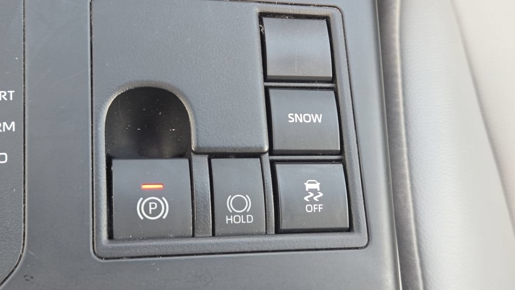 Used 2023 Toyota Highlander XLE FWD image 35