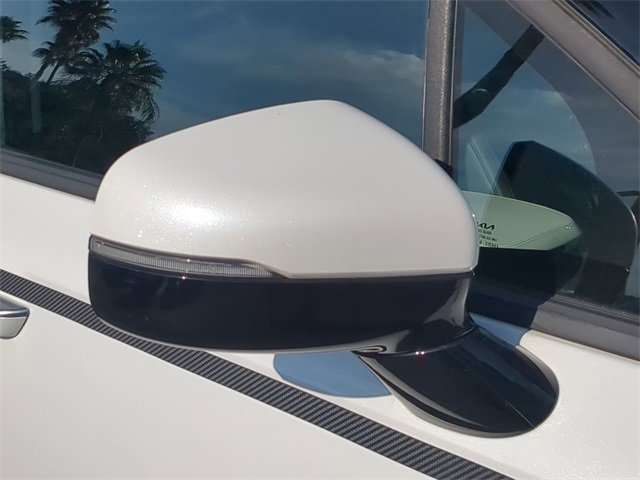 Used 2024 Kia Carnival LX image 12