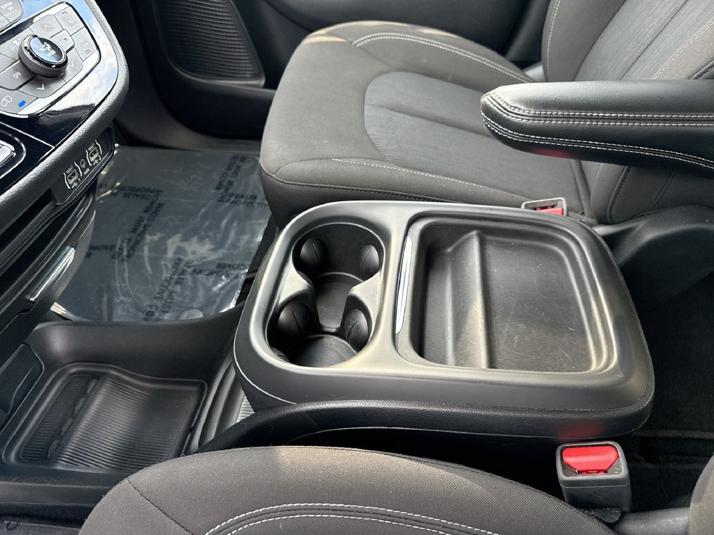 Used 2024 Chrysler Pacifica Touring FWD image 35