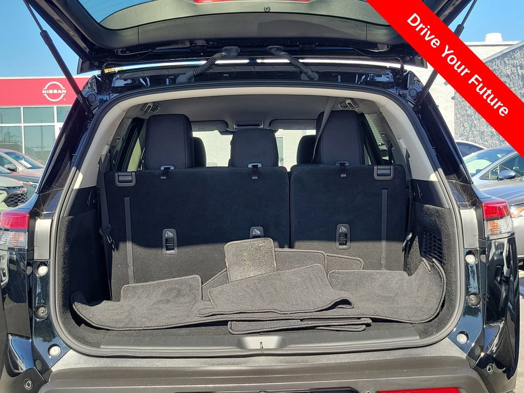 Used 2025 Nissan Pathfinder S FWD image 25