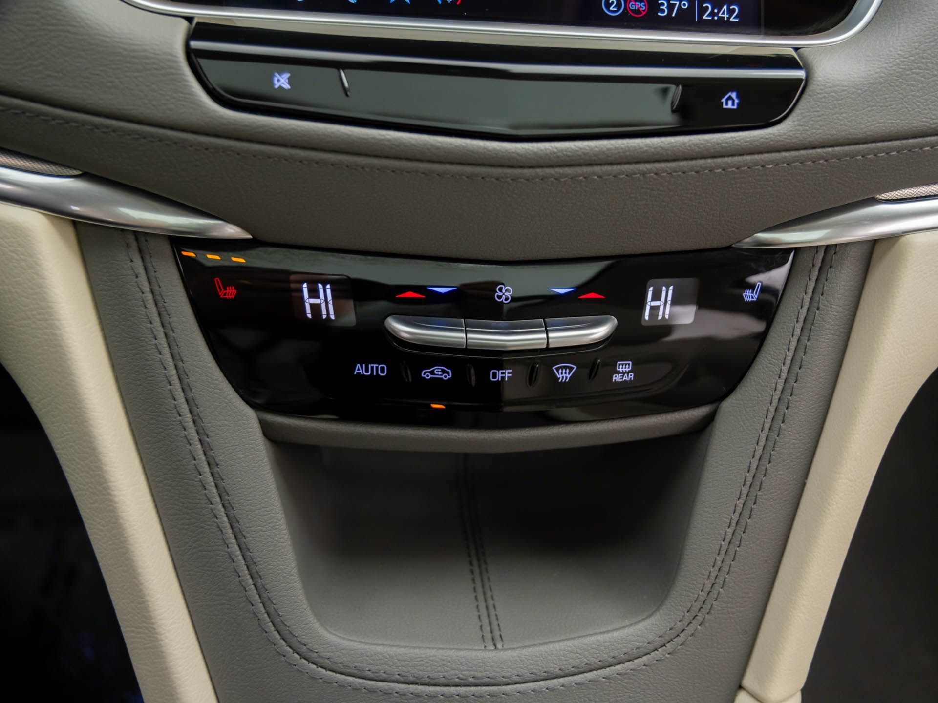 Certified 2025 Cadillac XT5 Premium Luxury w/ LPO, Floor Liner Package AWD/4WD image 22