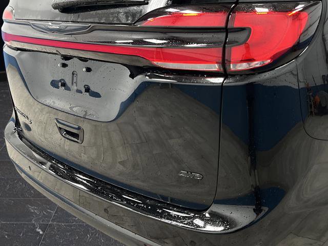 New 2026 Chrysler Pacifica Select w/ S Appearance Package image 33