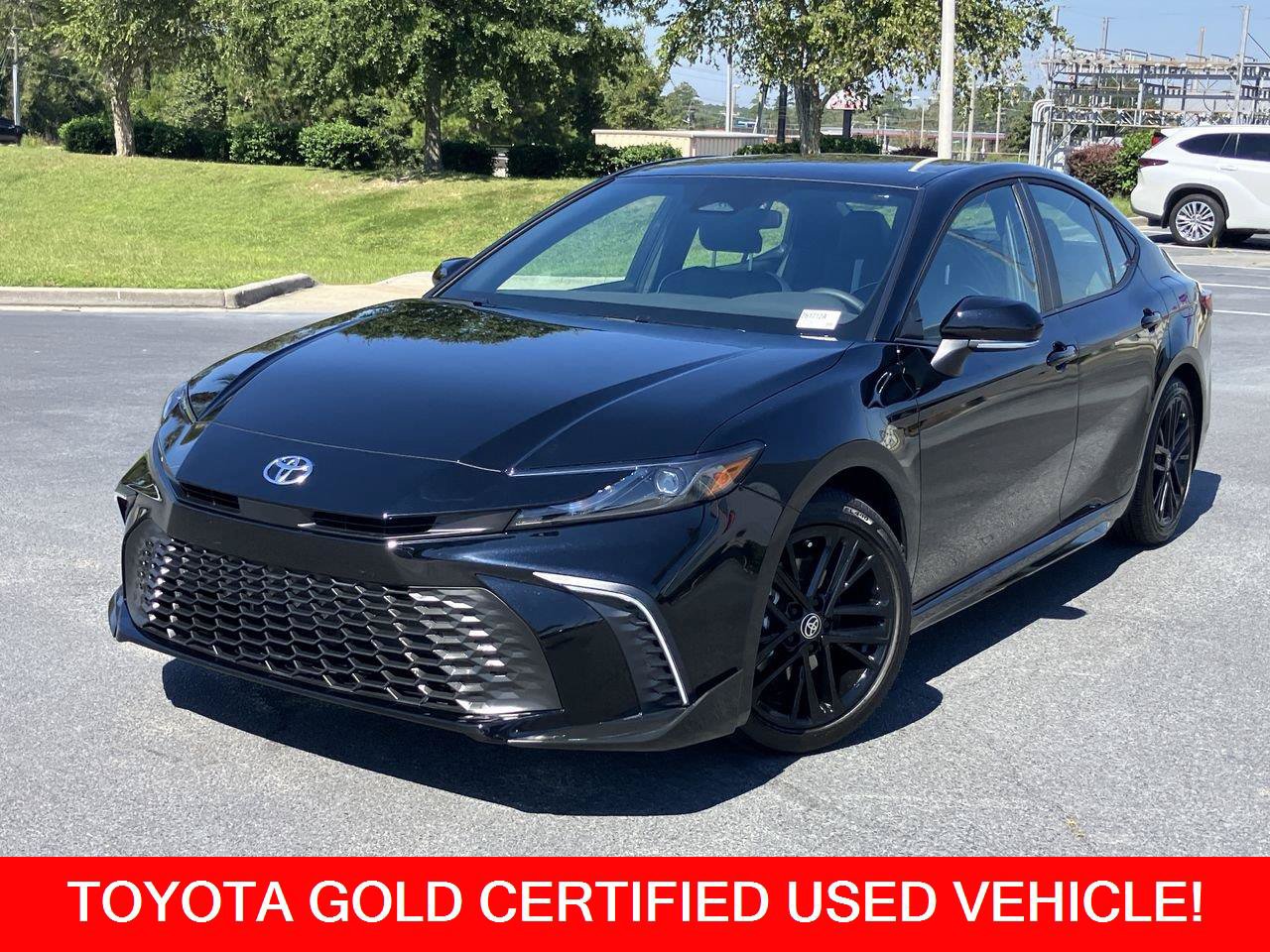 Certified 2026 Toyota Camry SE FWD image 1
