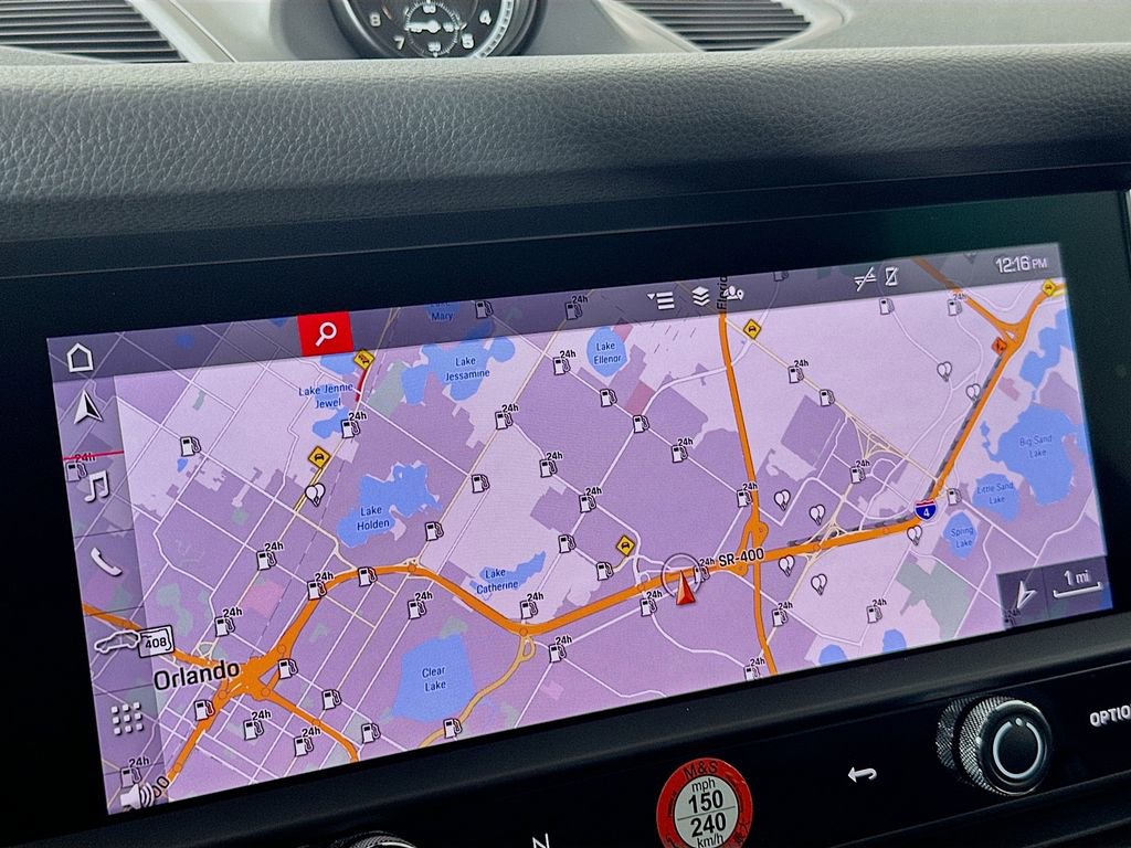 Certified 2025 Porsche Macan image 16