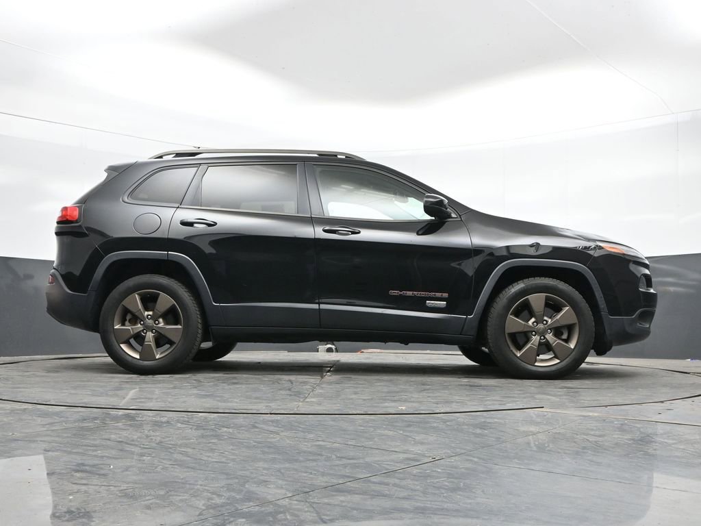 Used 2017 Jeep Cherokee Latitude w/ Cold Weather Group AWD/4WD image 43