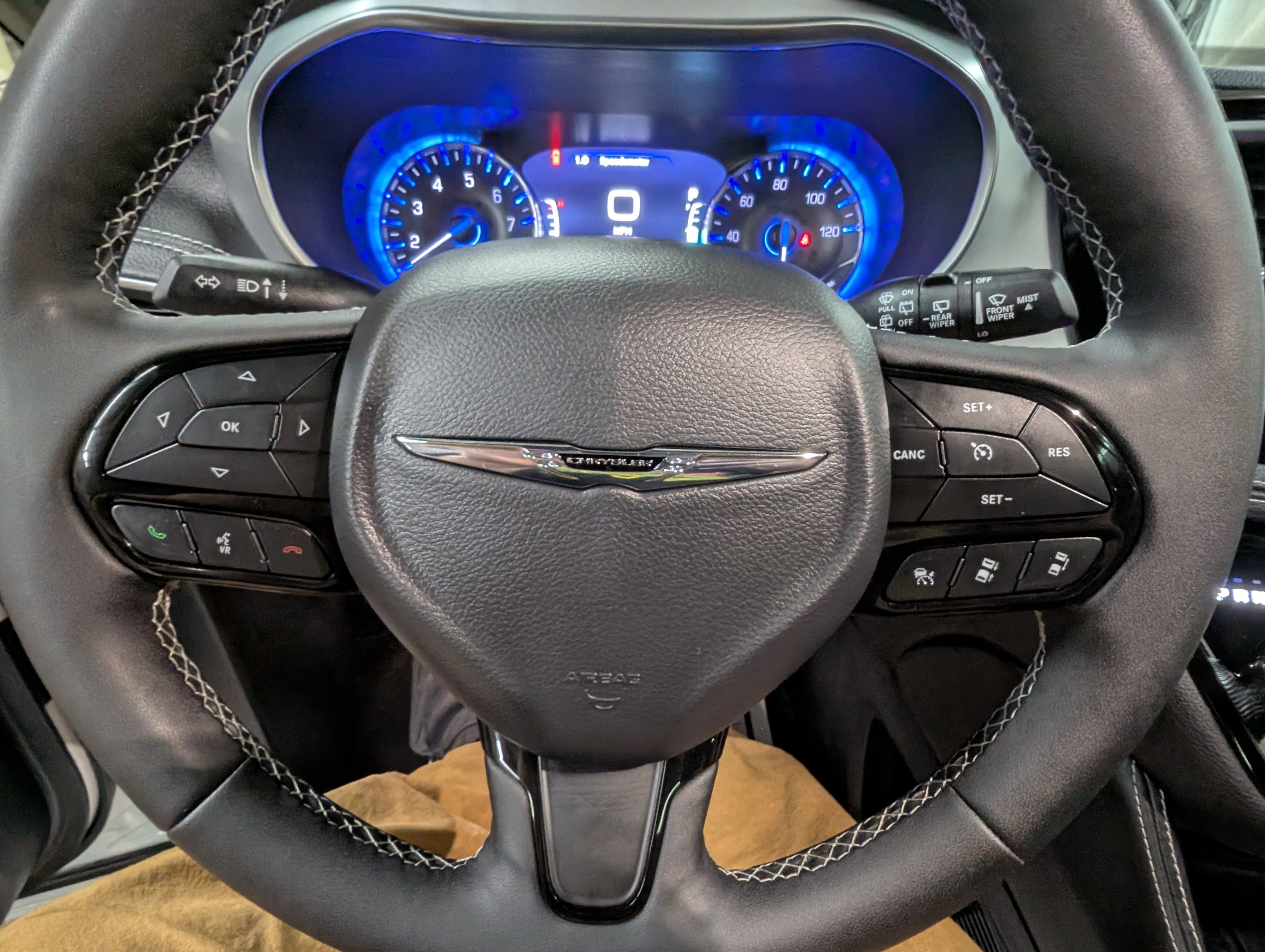 Used 2025 Chrysler Pacifica Limited image 16