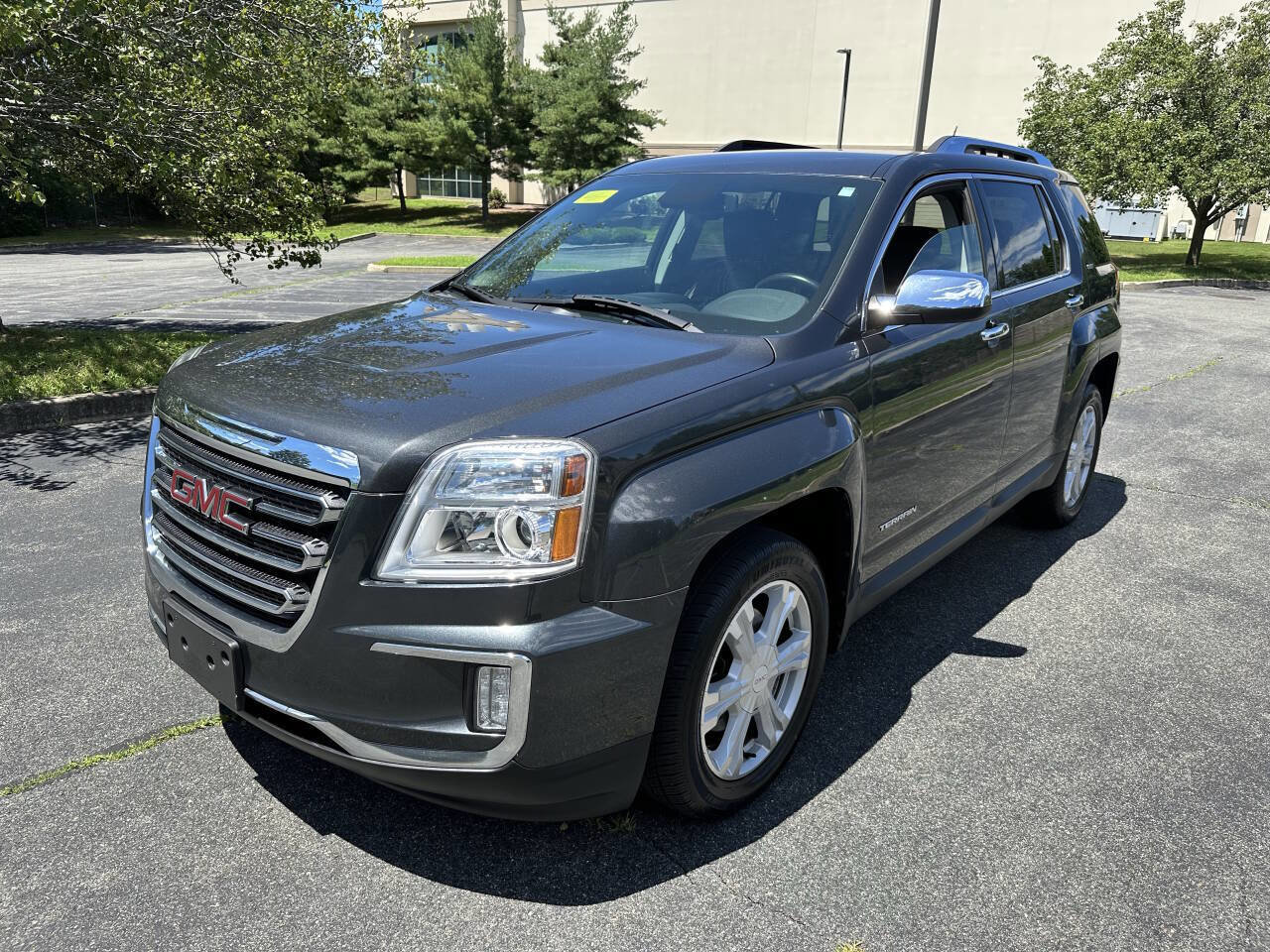 Used 2017 GMC Terrain SLT image 3