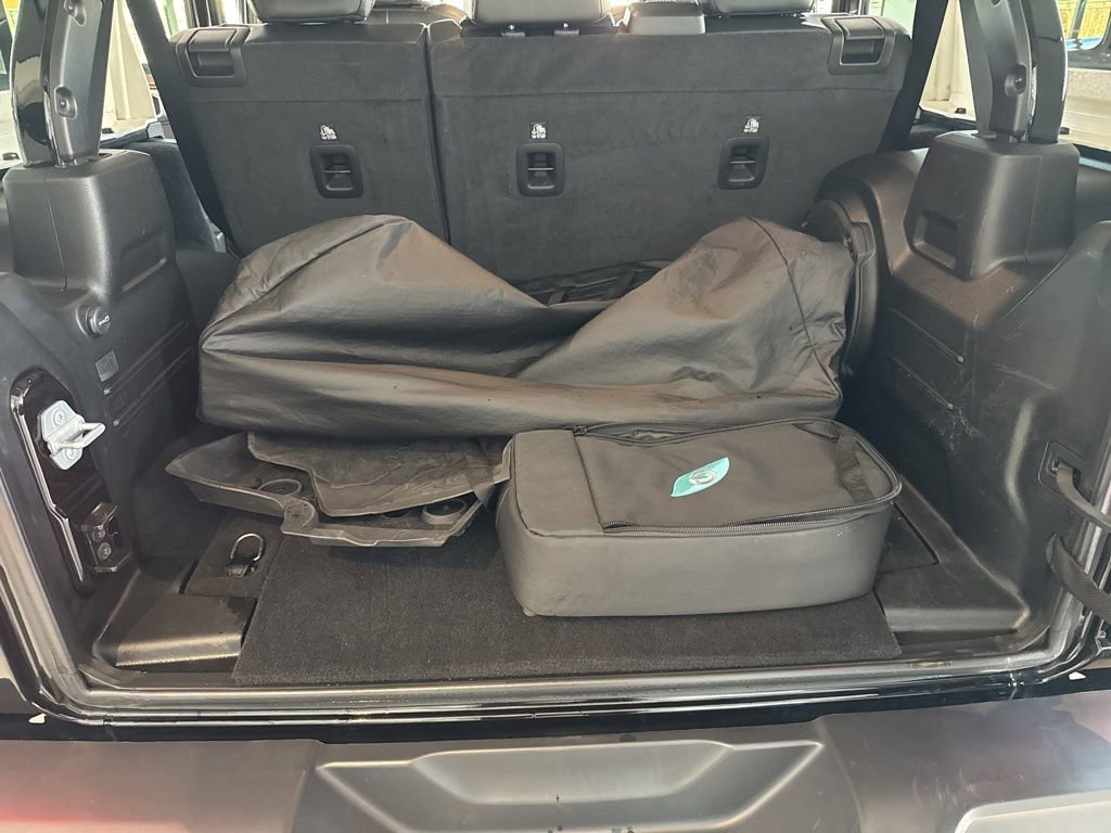 Used 2022 Jeep Wrangler Unlimited Sahara w/ Cold Weather Group image 25