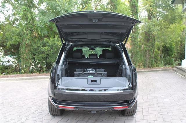 New 2025 Land Rover Range Rover Long Wheelbase SE image 8