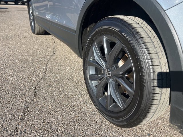 Used 2022 Volkswagen Tiguan SE w/ Panoramic Sunroof Package image 22