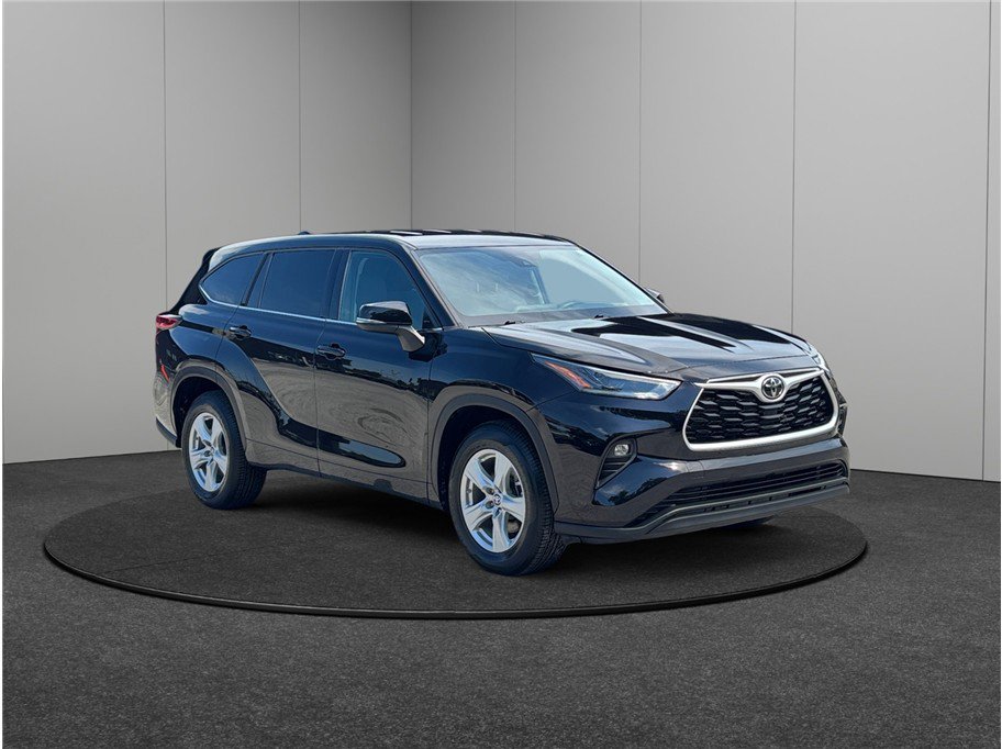Used 2021 Toyota Highlander LE