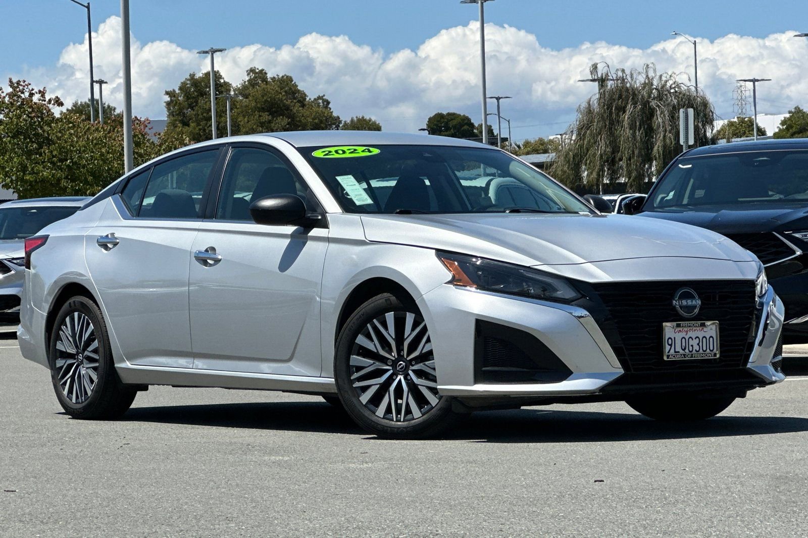 Used 2024 Nissan Altima 2.5 SV FWD image 2