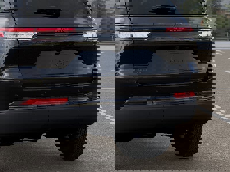 New 2025 Jeep Grand Cherokee Altitude image 13