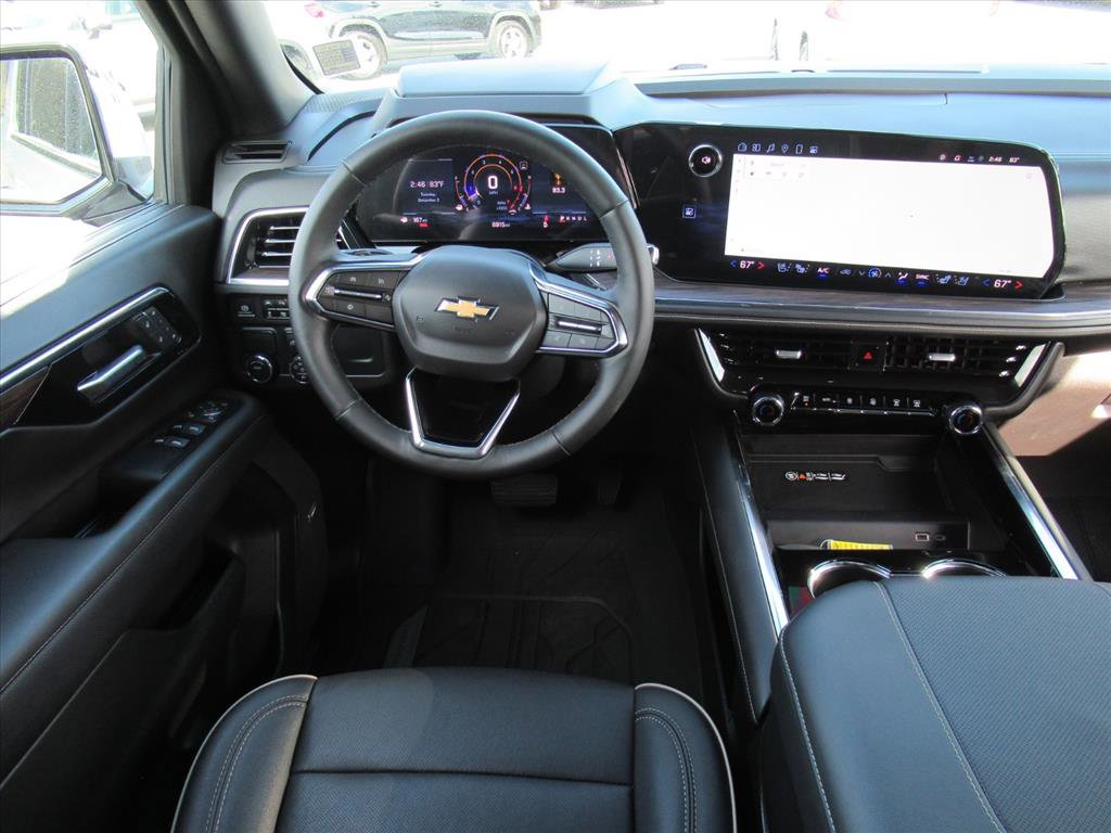 Used 2025 Chevrolet Suburban Premier image 13