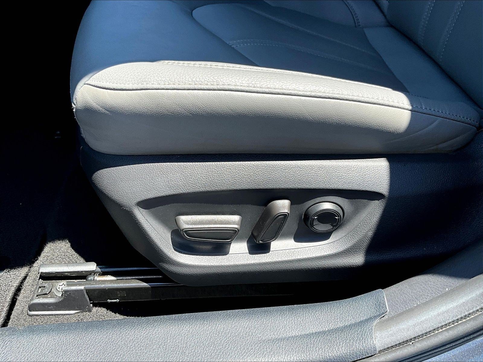 Used 2021 Toyota Avalon XLE w/ Moonroof Package FWD image 37
