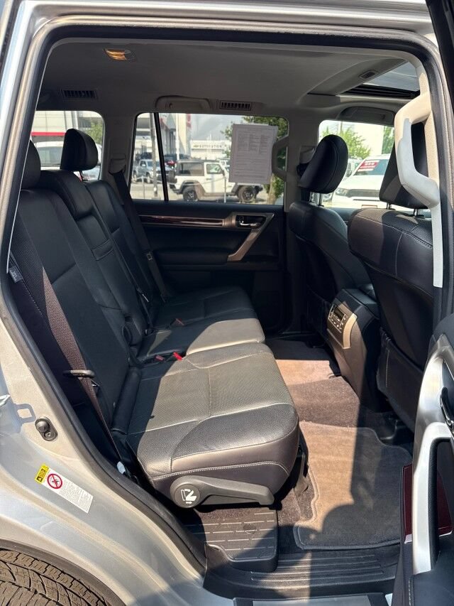 Used 2015 Lexus GX 460 w/ Premium Package AWD/4WD image 16