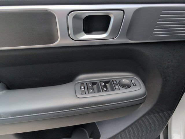 Used 2025 Hyundai Santa Fe SEL FWD image 13