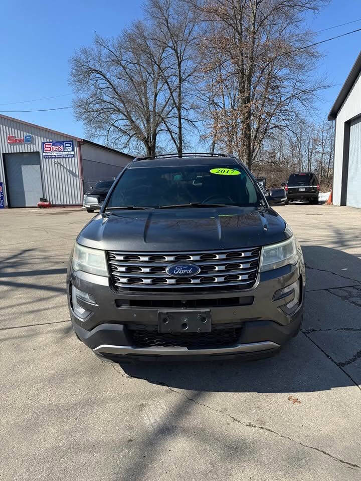 Used 2017 Ford Explorer Limited w/ Class II Trailer Tow Package image 2