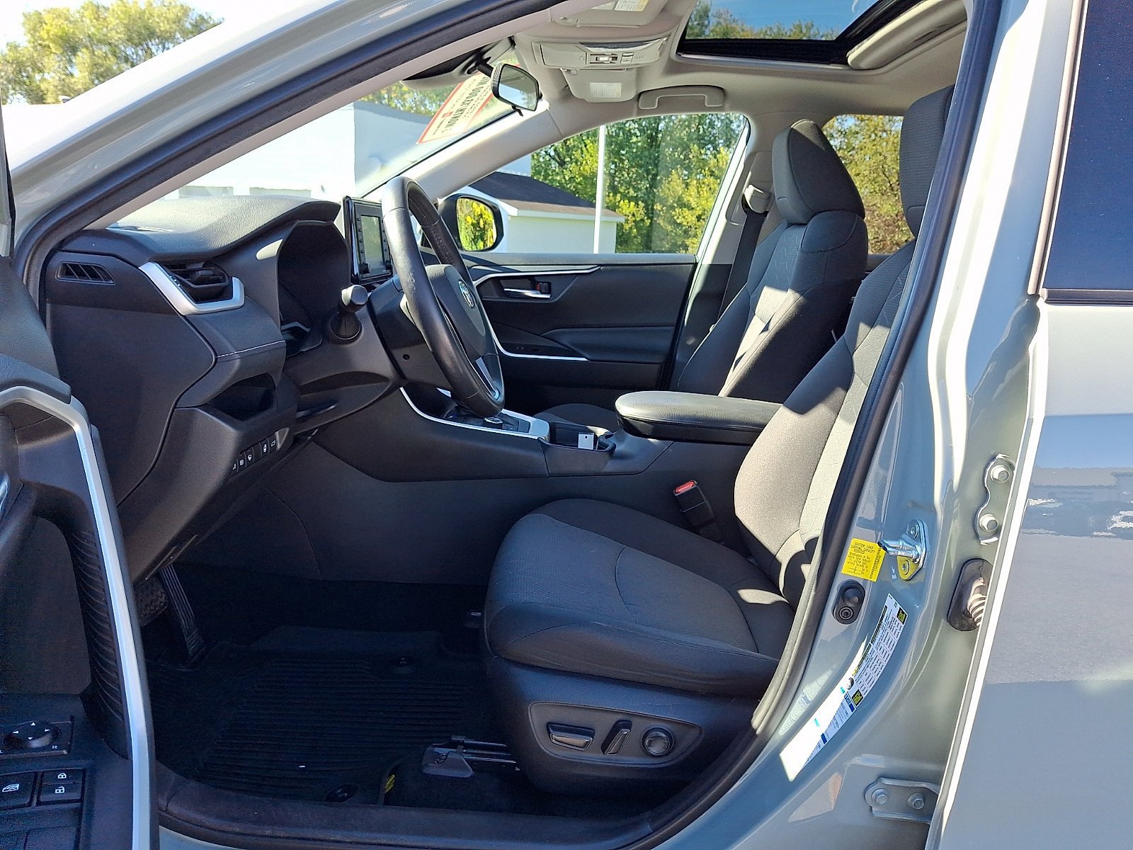 Used 2021 Toyota RAV4 XLE w/ Convenience Package AWD/4WD image 15