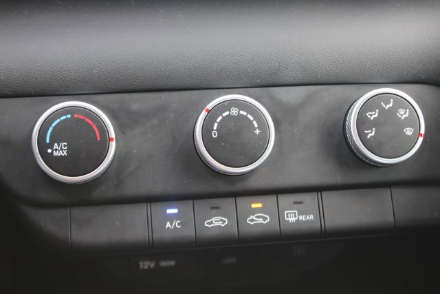 Used 2024 Hyundai Elantra SE image 7