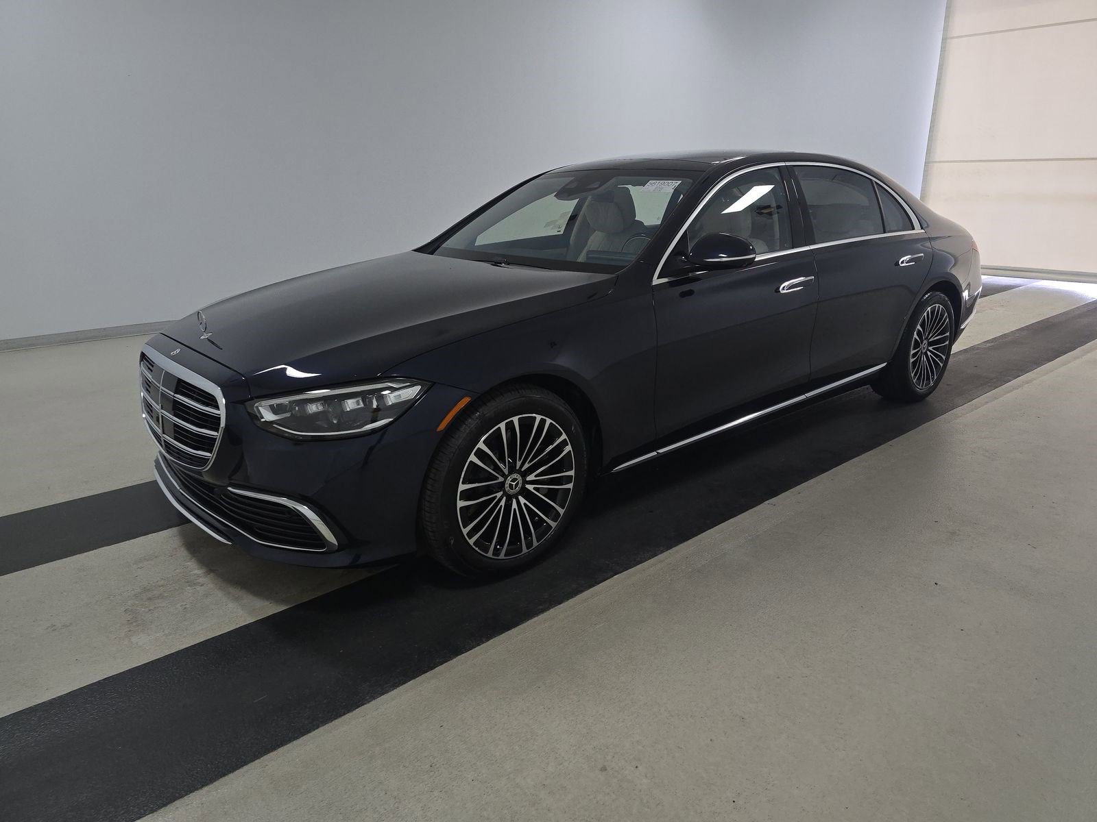 Used 2023 Mercedes-Benz S 580 4MATIC Sedan image 2