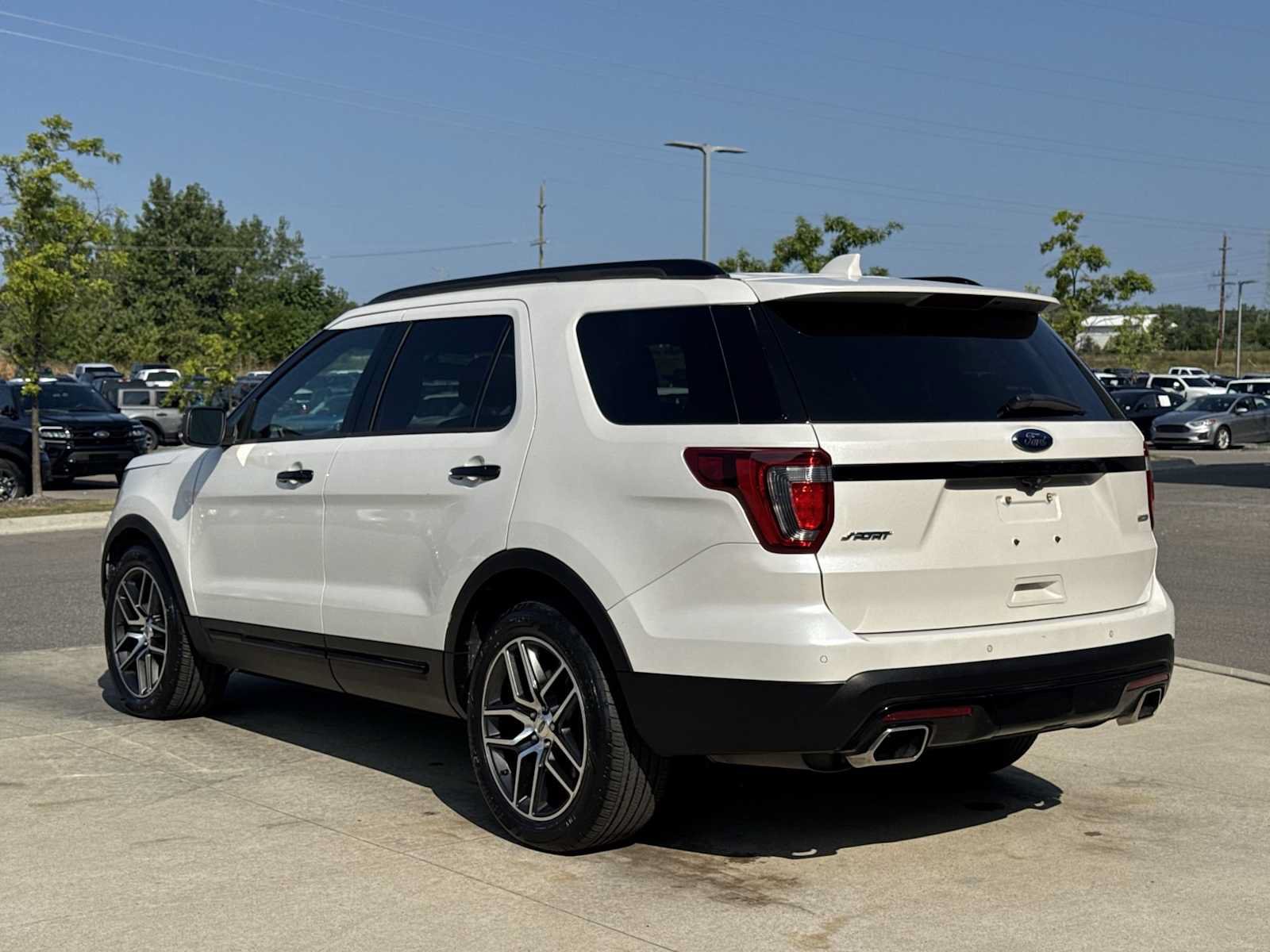 Used 2016 Ford Explorer Sport w/ Equipment Group 401A AWD/4WD image 4