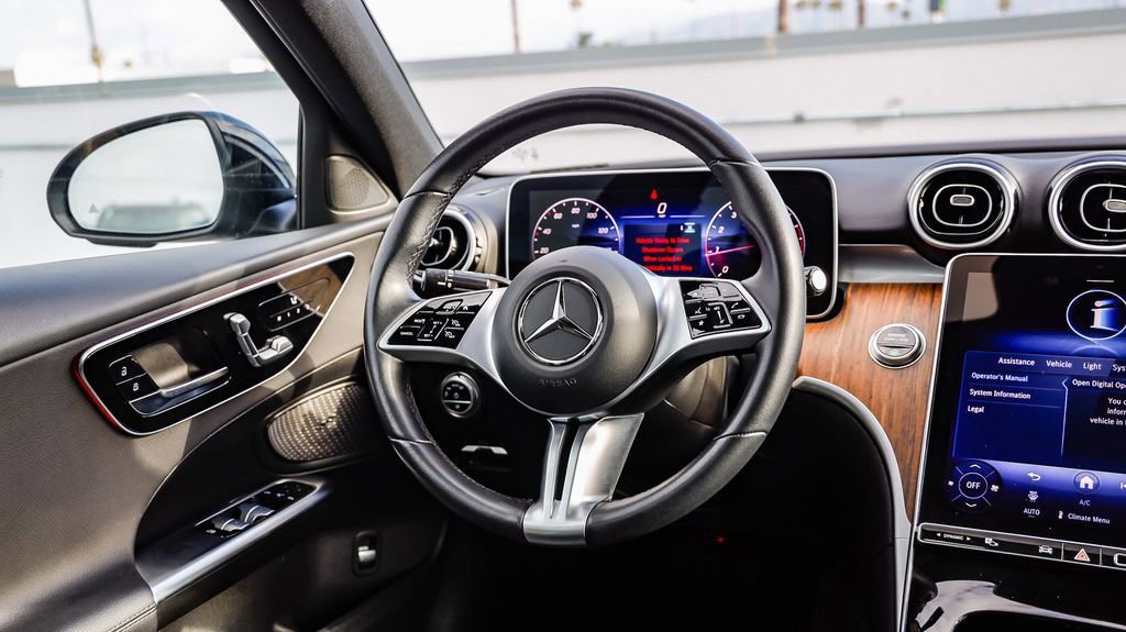 Used 2025 Mercedes-Benz C 300 4MATIC Sedan image 18